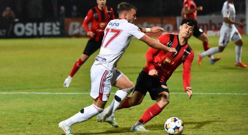 Székely kupaderbi: a gólok nem, csak a lapok potyogtak – a szurkolók szerint nem véletlenül...