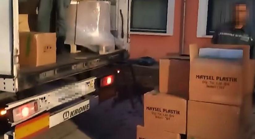 Luxusillatok helyett hamis parfümök – több mint 3 ezer üvegre csaptak le a pénzügyőrök