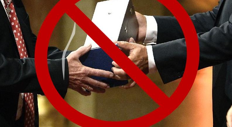 Ne kapjon senki az államtól díjat! - Kárpáti Iván jegyzete