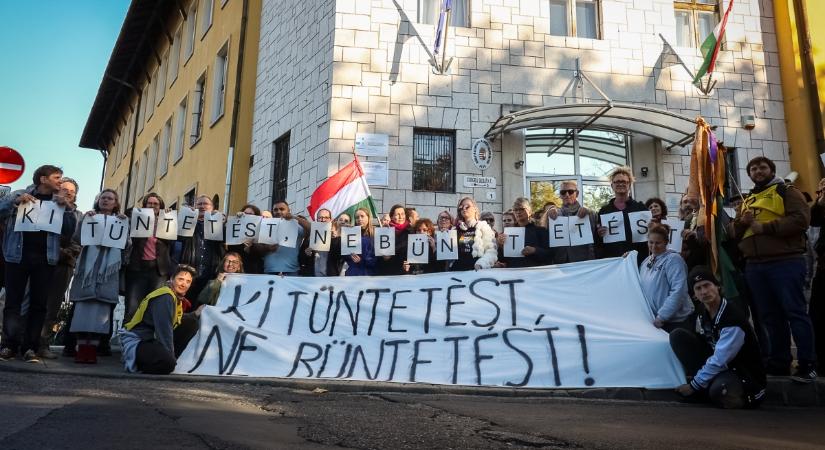 Tüntetés Pécsen: kiálltak a Pride főszervezője mellett – Ursula von der Leyennek több EP-képviselő levelet írt