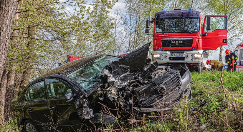 Baleset történt Decs és Őcsény között – mentő robogott a helyszínre!
