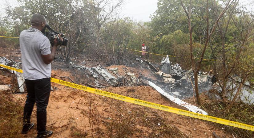 Nyolc magyar meghalt, köztük két gyerek, amikor egy kisgép lezuhant Kenyában  videó