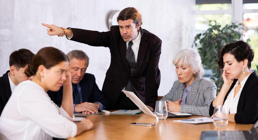 Azonnal felmondott, miután a főnök ezt a szót használta rá, milliók olvassák a dolgozó kegyetlen történetét