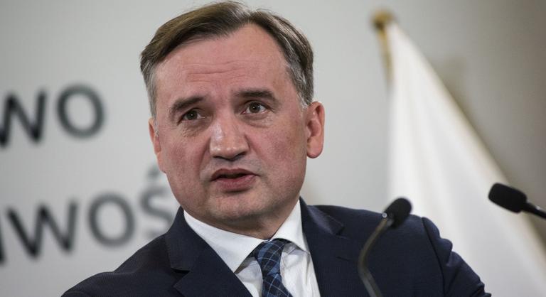 Bűnszervezet irányításával és sikkasztással gyanúsítják a volt lengyel főügyészt