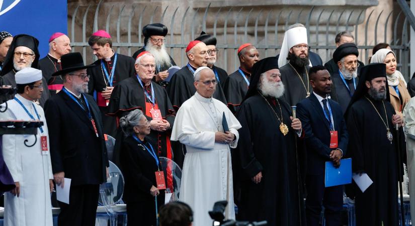 Ima a békéért a római Colosseumban