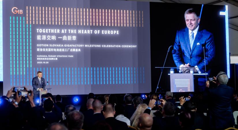 Fico: Helyes és időtálló döntés volt a surányi akkumulátorgyár