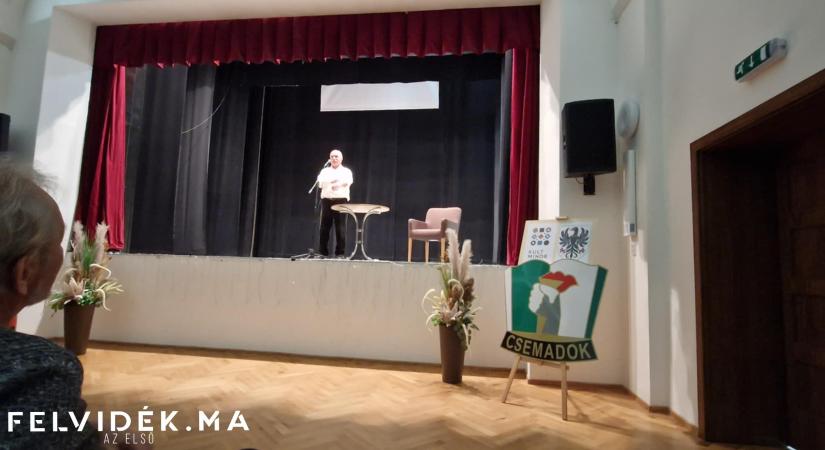 „Maradjunk konfliktusban”