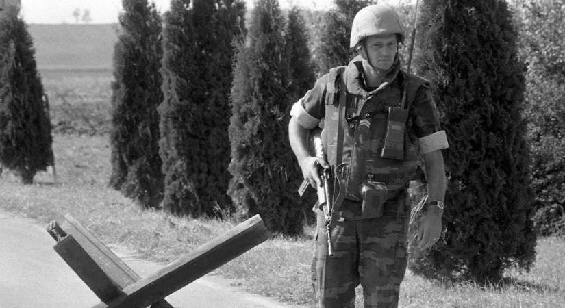 A szomszédunkban már sorozzák a fiatalokat