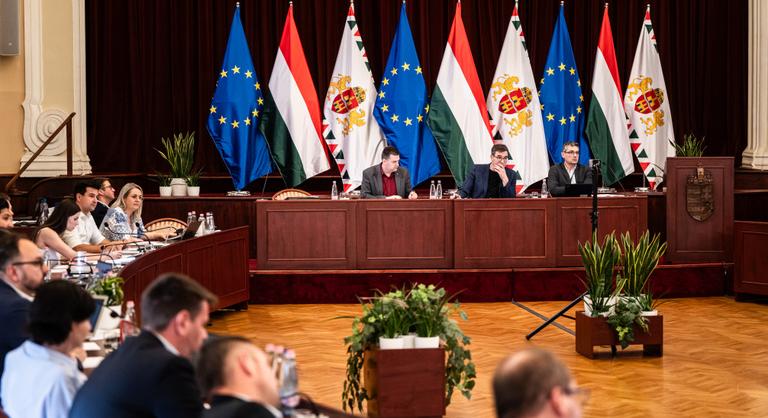 Óriási balhé jöhet Budapesten, a forgalom megbénulhat, a képviselők egymásnak eshetnek