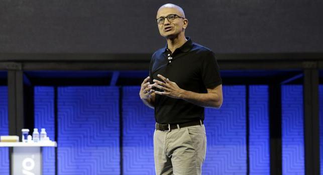 A kirúgások után a Microsoft fejesének fizetése kiverte a biztosítékot a rajongóknál