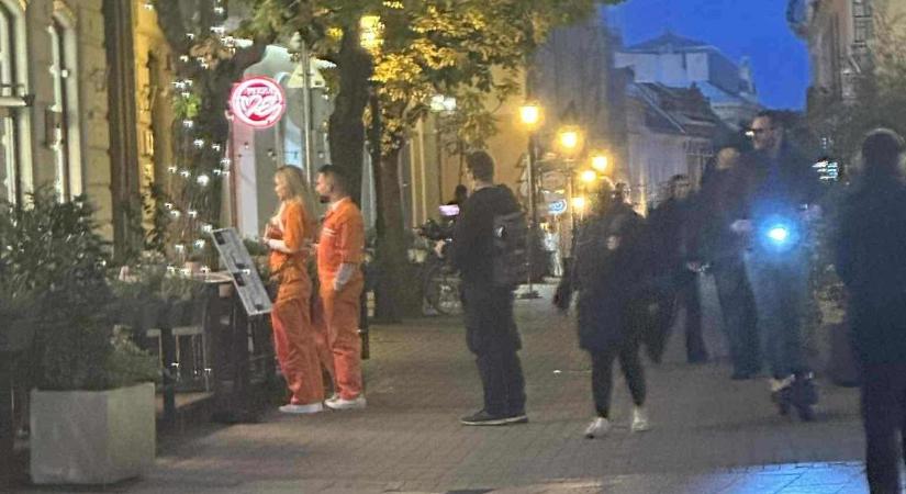 Nálunk bujkálnak a sztárok: Rácz Jenő és Dobos Evelin a pécsi főtéren (FOTÓ)
