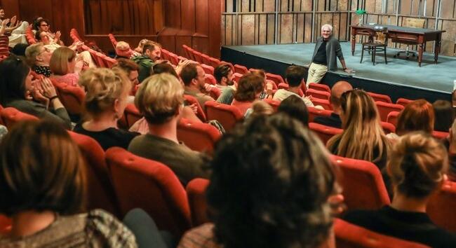 Tiszta őrület címmel látható Woody Allen-bemutató a Centrál Színházban