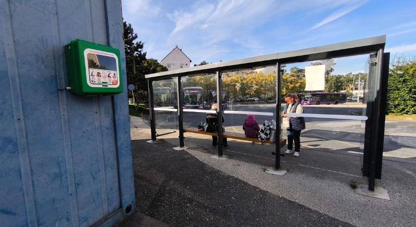 A társadalmi szerepvállalás jegyében két új defibrillátort telepített a V-Busz Veszprémben
