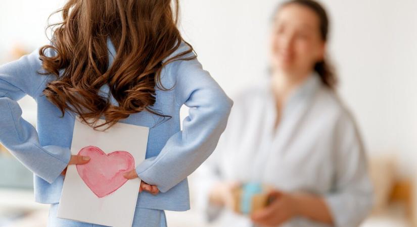 Egy anya drámai vallomása – szerinte kizárják a lányát az ajándékozásból