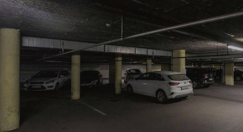 Igazi mocskosság, amit leműveltek a debreceni pláza mélygarázsában! Azt hitték, senki sem látja? - fotóval!