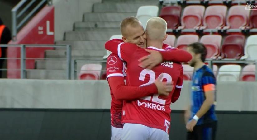 Hirtelen bekapcsolt az öntözőrendszer a Diósgyőr-Szeged kupameccs közben