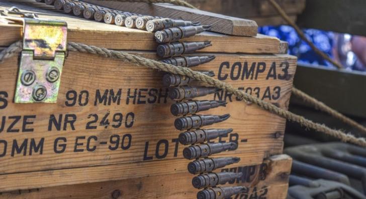 A becsület a béke oldalán, a korrupció a háború lövészárkában