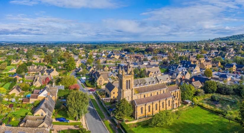 Egy titokzatos és nagyon furcsa angliai kastélyra bukkantak