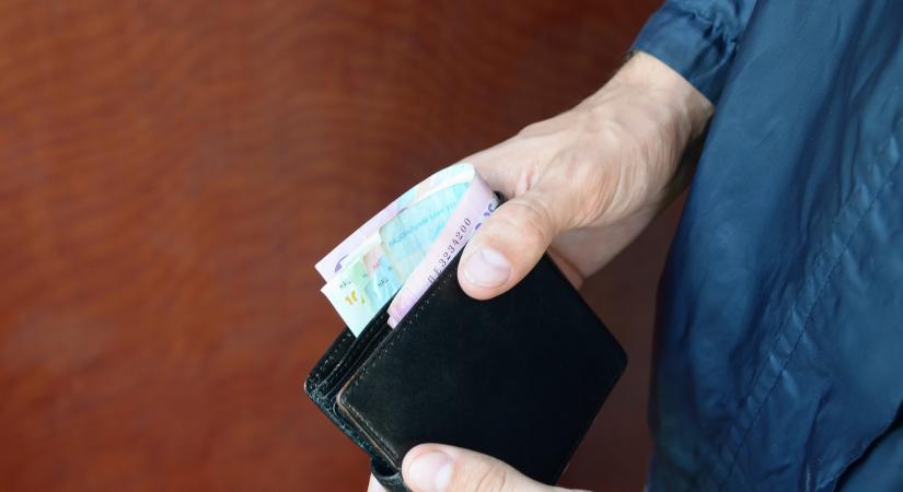 Győri bevásárlóközpontban lopott az ismeretlen férfi- mutatjuk a képet!