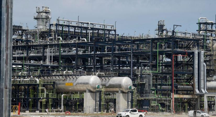 Botrány: a Mol szerint a horvát szállító 90 ezer tonna kőolajat tart vissza a pozsonyi finomítótól
