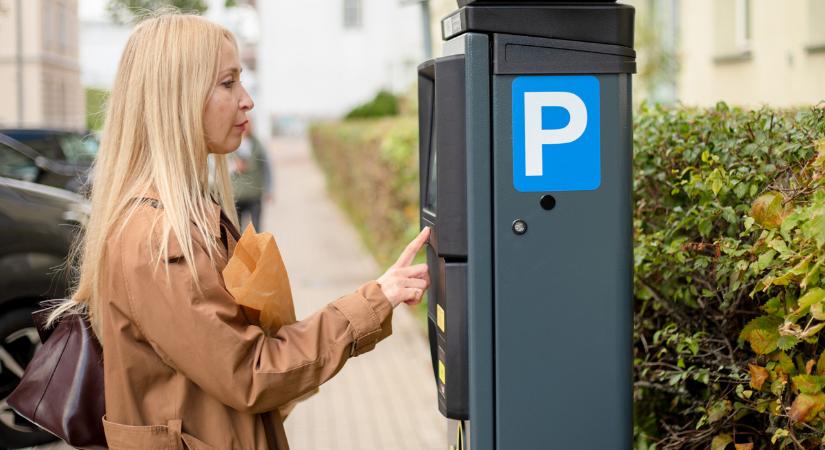 Eltörölte a bíróság a magyar nagyváros parkolási rendszerét, hamarosan már nem kell fizetni érte