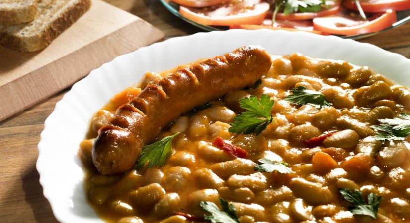 Sűrű babfőzelék, ahogy Erdélyben készítik: imádni fogod ezt a receptet