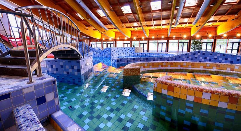 Így telik az őszi szünet a fürdőben – esti fürdőzés és kézműves élmények a családoknak