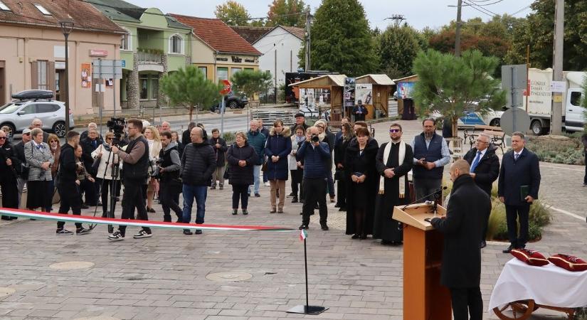 Átadták a megújult Fő teret, november 9-én vasárnap lesz először termelői piac