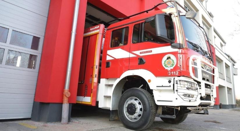 Tűz ütött ki a debreceni épületben, a lakónak költöznie kellett