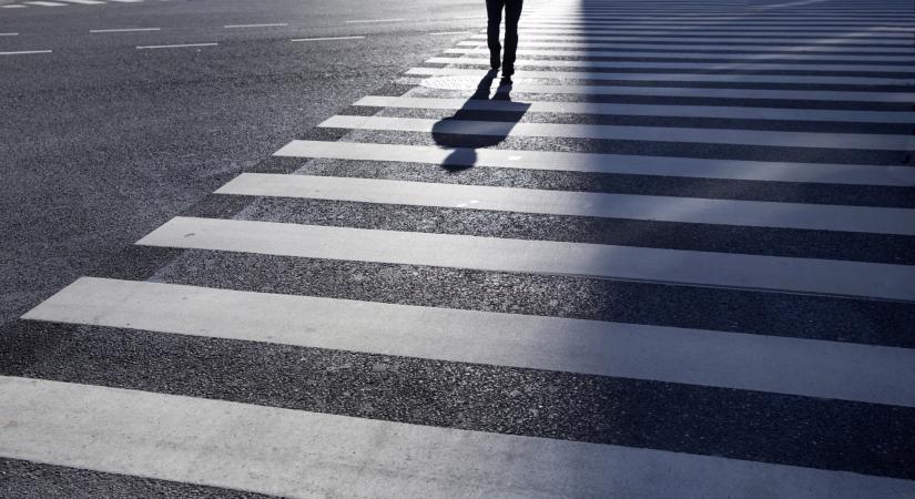 Hihetetlen szabály jön Magyarország szomszédjában: 6 km/órás sebességkorlátozást vezettek be a járdákon