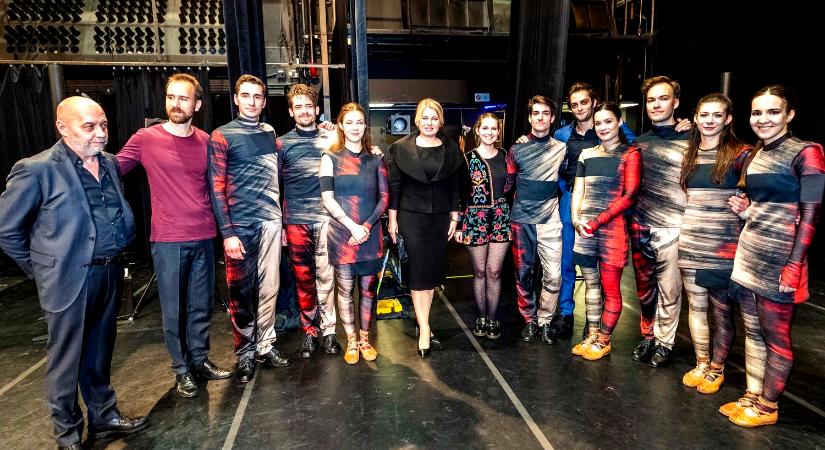 Tízperces álló vastaps az Ifjú Szivek bemutatóján a Szlovák Nemzeti Színházban