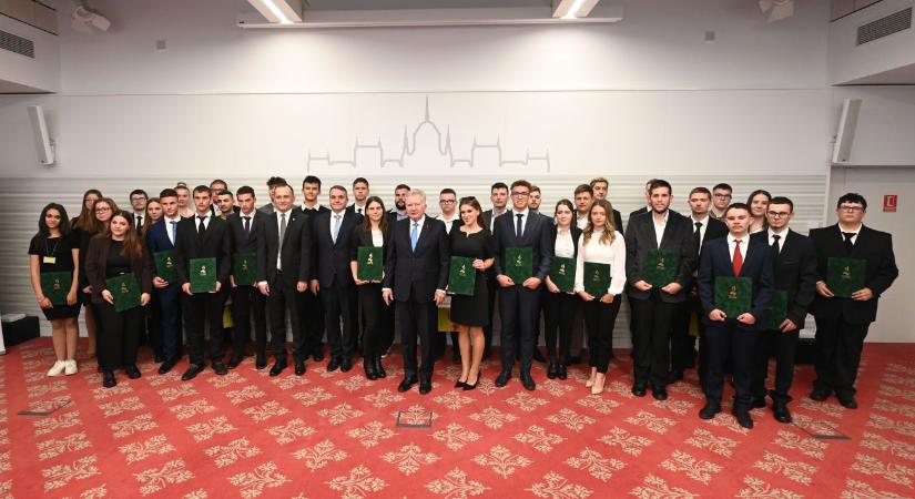 Több mint támogatás – közösséget is ad a Magyarok Kenyere ösztöndíj