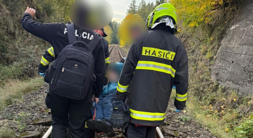 RENDKÍVÜLI: Személyvonat gázolt el egy embert, leállt a vasúti forgalom