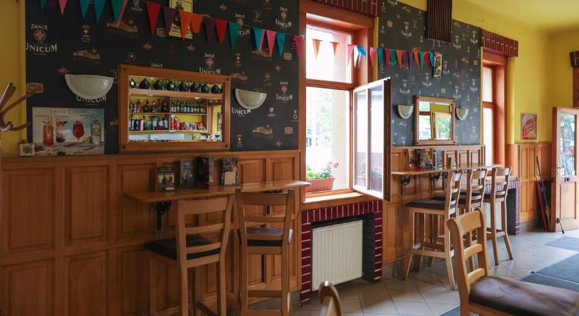 Üveg és székláb is repült: kocsmai verekedés miatt áll bíróság elé a pár