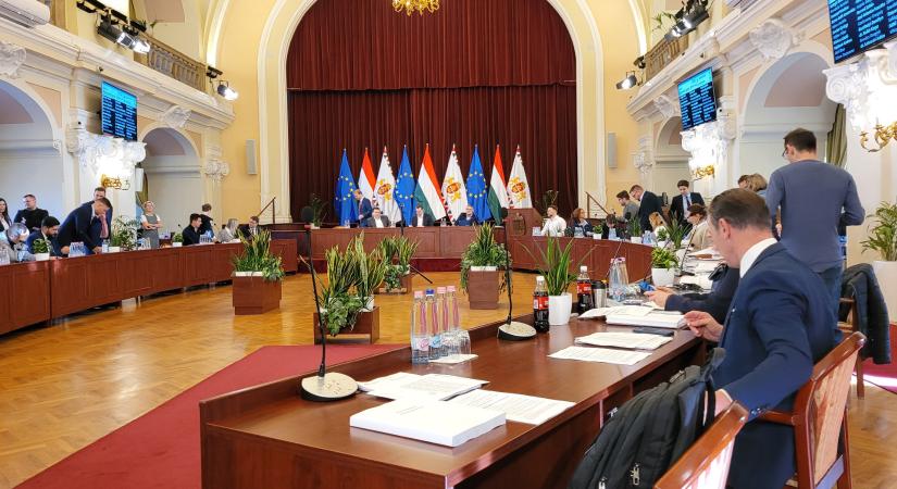 Újabb kormányzati elvonás árnyékában indult a Fővárosi Közgyűlés, ahol a Sziget sorsa is eldőlhet