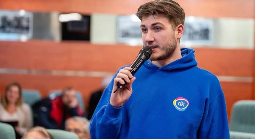 „200 ezret fizetek, ha megszurkáljátok” – életveszélyesen megfenyegették a DK fiatal politikusát