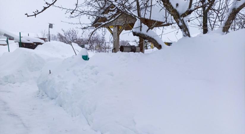 Megérkezett a havazás: ebben a térségben már leesett 40 centi hó