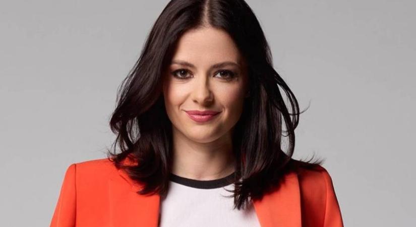 Lola kislányának első fotója: tündéri a karjában