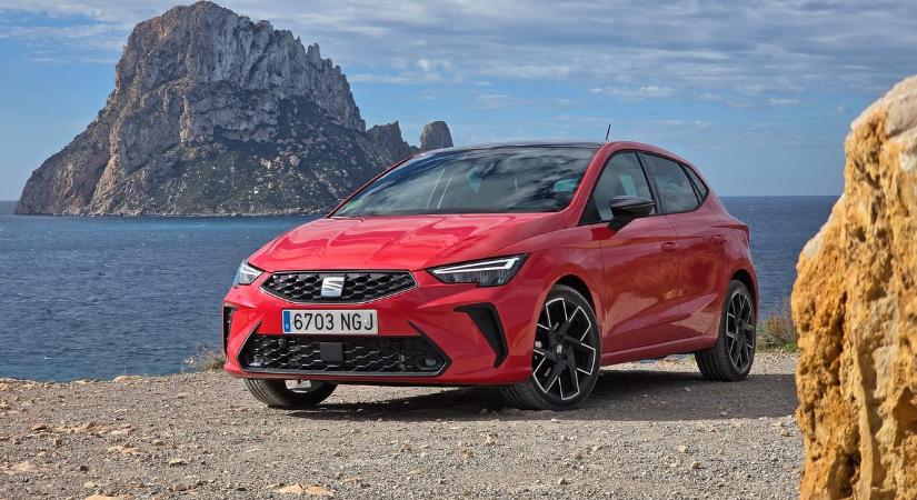 Mekkora buli 2026-ban egy Seat Ibiza? Ibiza szigetén titokban vezettük a legújabb spanyolt