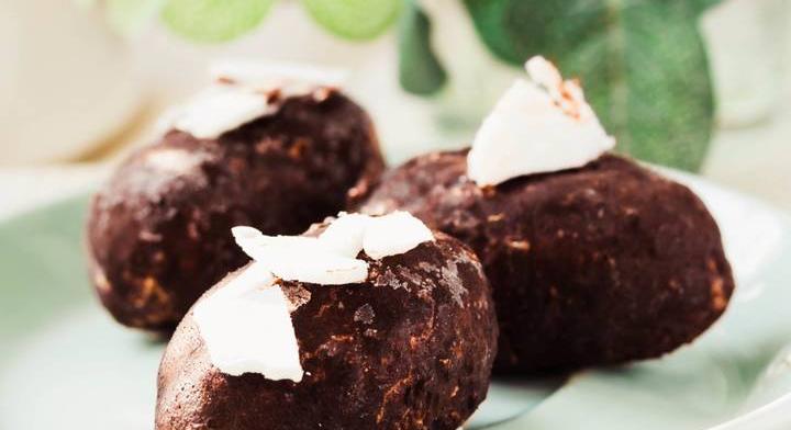 Házi Bounty roppanós csokoládéval: finomított cukor és tej nélkül készül