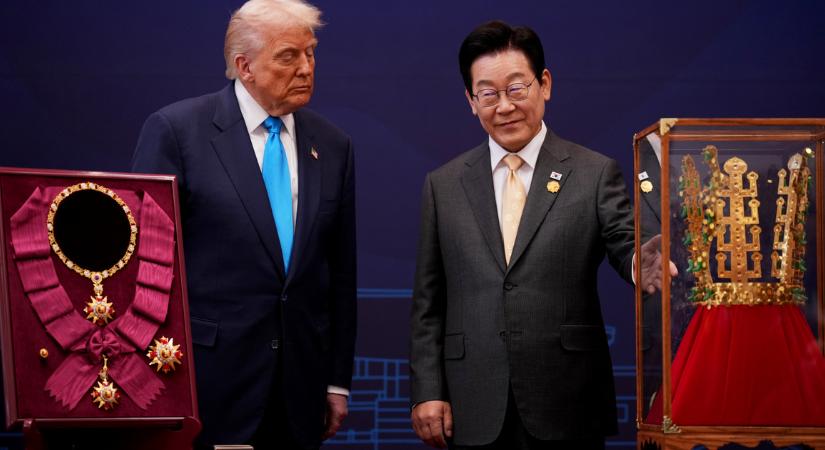 Donald Trump már szó szerint is megkoronázhatja magát – különleges ajándékot kapott