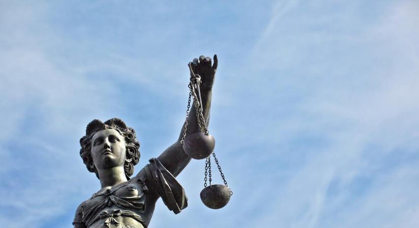 Neves kormánypárti újságírók ellen rendelt el nyomozást a bíróság