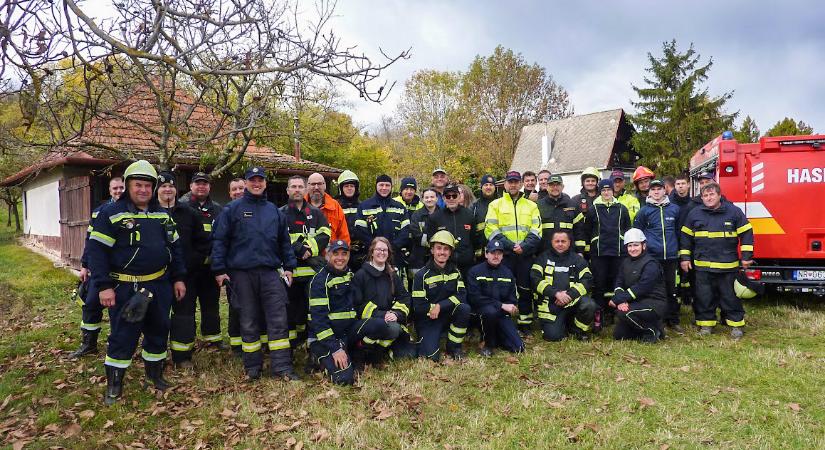 Határon átívelő mentési gyakorlaton vettek részt a nyergesújfalui önkéntes tűzoltók