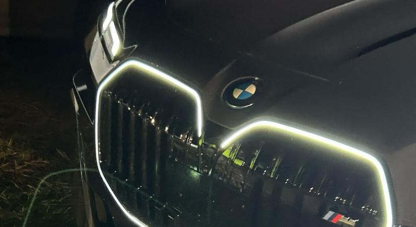 EZ A FÉNY NEM A JÖVŐBE VILÁGÍT, HANEM ELVAKÍT