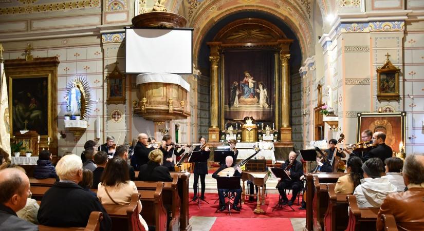Capella Savaria koncert Vépen: a zene mellett a segítségnyújtás is főszerepben