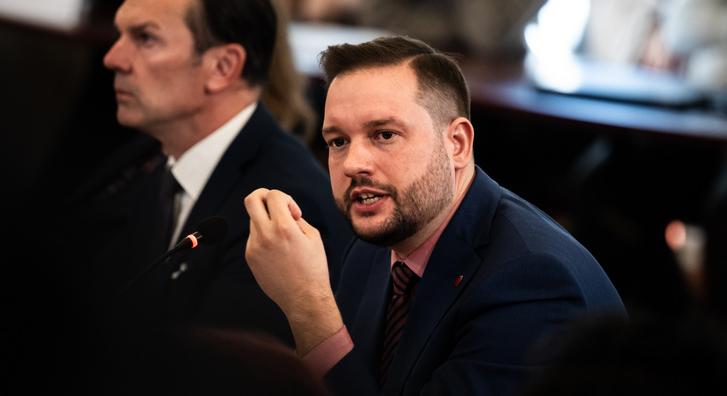 A DK képviselője szerint a tiszások kibújnak a döntések felelőssége alól