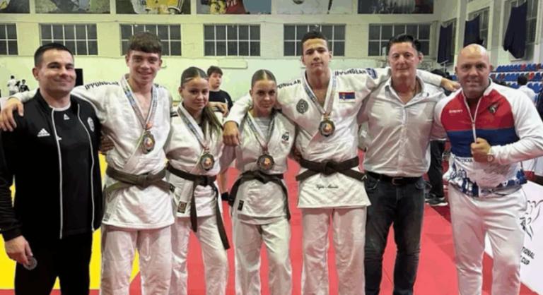 Fiatal sportolókat szállító mikrobusz borult fel Szerbiában, egy 16 éves gyerek meghalt