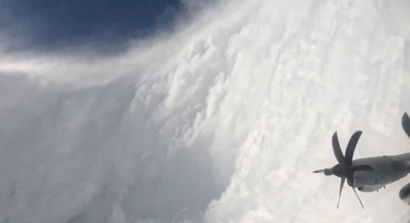 A hurrikán közepébe repült az amerikai légierő gépe – megrendítő felvételeket készített (VIDEÓ)