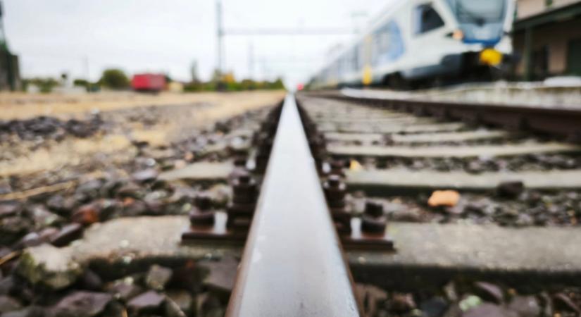 Lázár 2027-re ígérte az új HÉV-szerelvényeket, a MÁV-nál már a 2029-ben reménykednek
