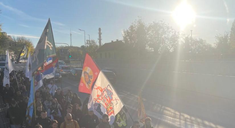 „Ezek má’ megin’ sétának? Nincs jobb dóguk?”